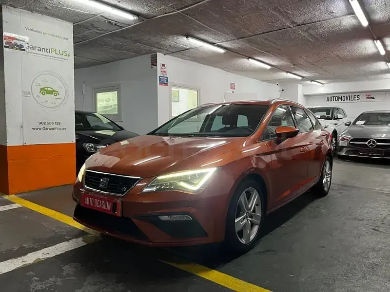 Usado Seat Leon FR 150 CV (110 kW) 2019 Naranja Familiar