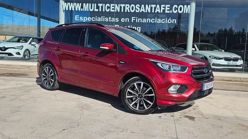 Usado Ford Kuga ST-Line 150 CV (110 kW) 2017 Rojo SUV