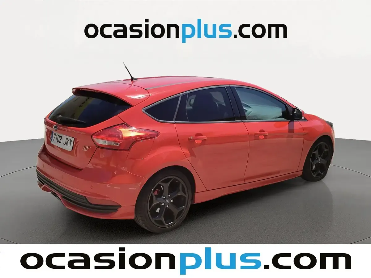 Usado Ford Focus ST 185 CV (136 kW) 2015 Rojo Utilitario