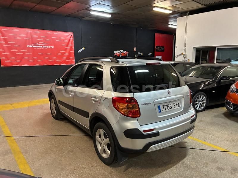 Usado Suzuki SX4 GLX 120 CV (88 kW) 2008 Gris / plata SUV