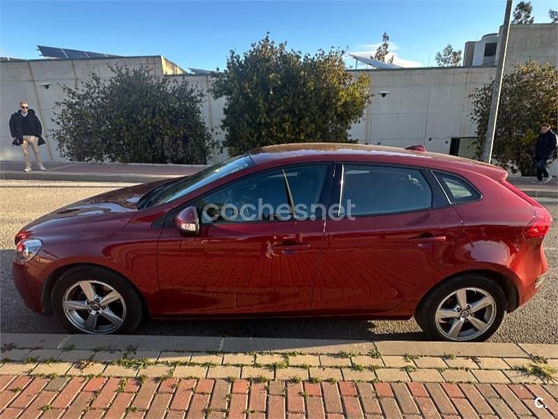 Granate Usado 2013 Volvo V40 Kinetic Familiar | 10.500 € (Un poco caro) - Imagen 1/4