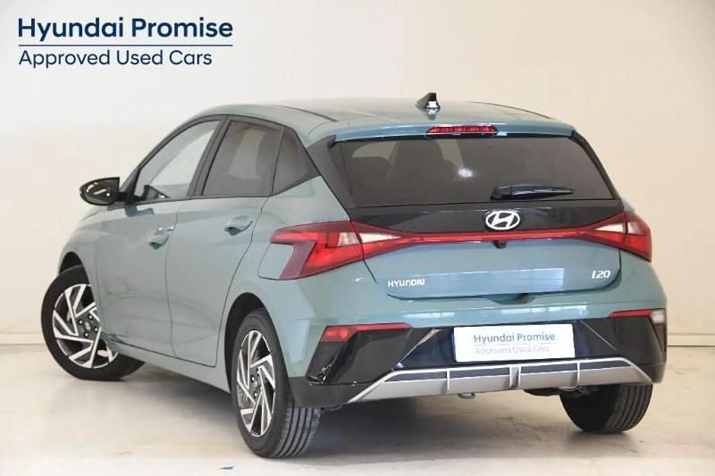Usado Hyundai i20 100 CV (73 kW) 2024 Verde