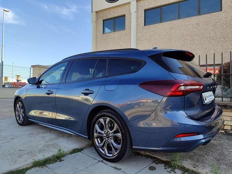 Usado Ford Focus ST-Line 120 CV (88 kW) 2022 Azul Familiar