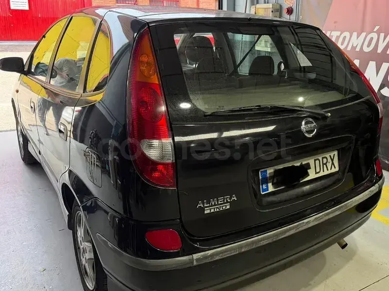 Usado Nissan Almera Tino Acenta 116 CV (85 kW) 2005 Negro Monovolumen
