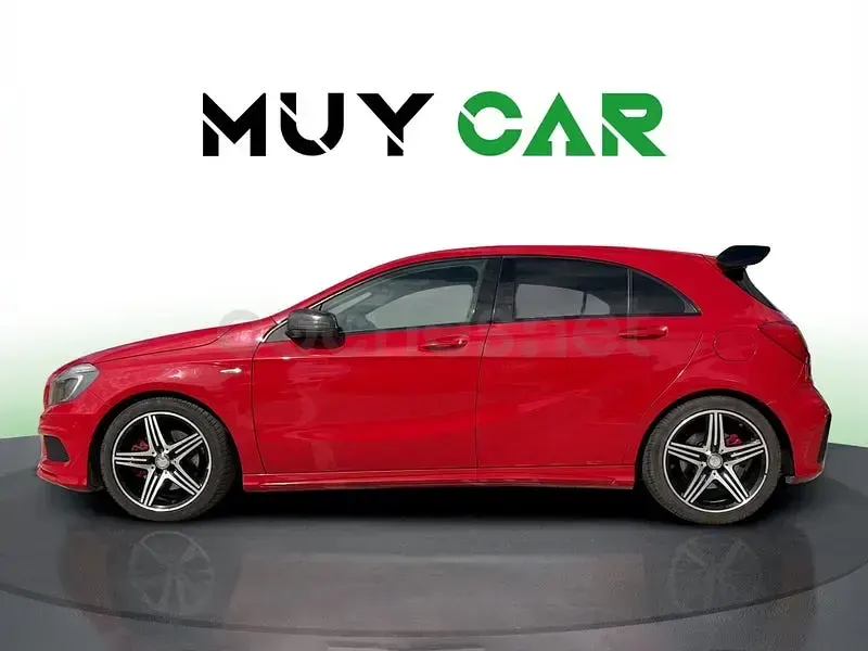 Usado Mercedes A250 AMG line 211 CV (155 kW) 2014 Rojo Berlina