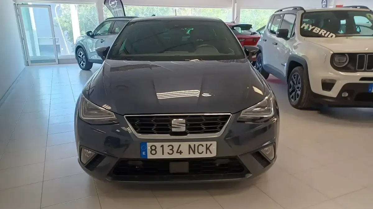 Usado Seat Ibiza FR 115 CV (84 kW) 2025 Gris Utilitario