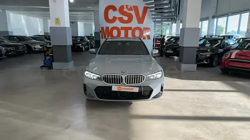 Usado BMW 330 Comfort Edition 286 CV (210 kW) 2023 Gris / plata Familiar