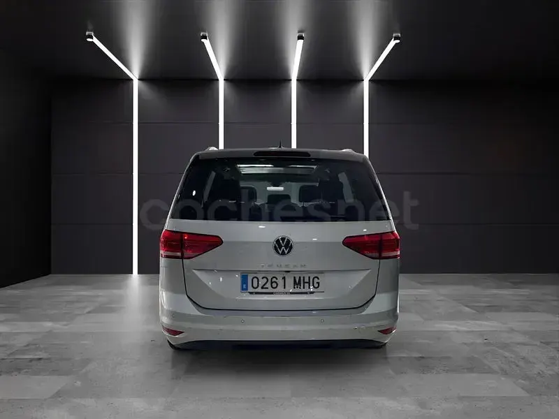 Usado VW Touran Advance 122 CV (89 kW) 2023 Gris / plata Monovolumen