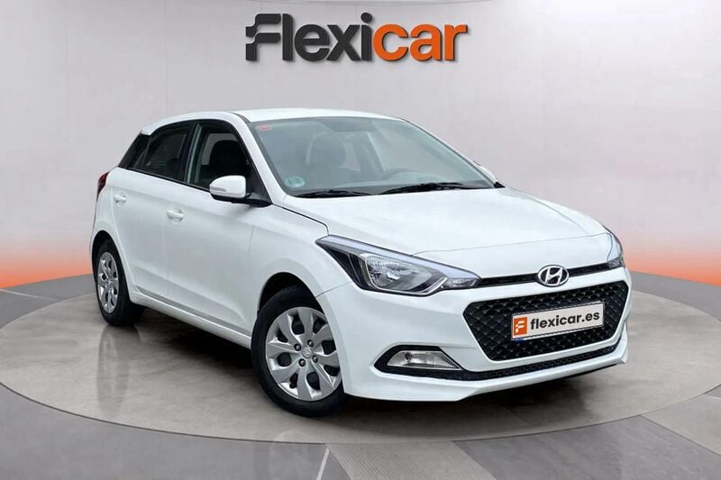 Blanco Usado 2017 Hyundai i20 Berlina | 9990 € (Precio justo) - Imagen 1/4