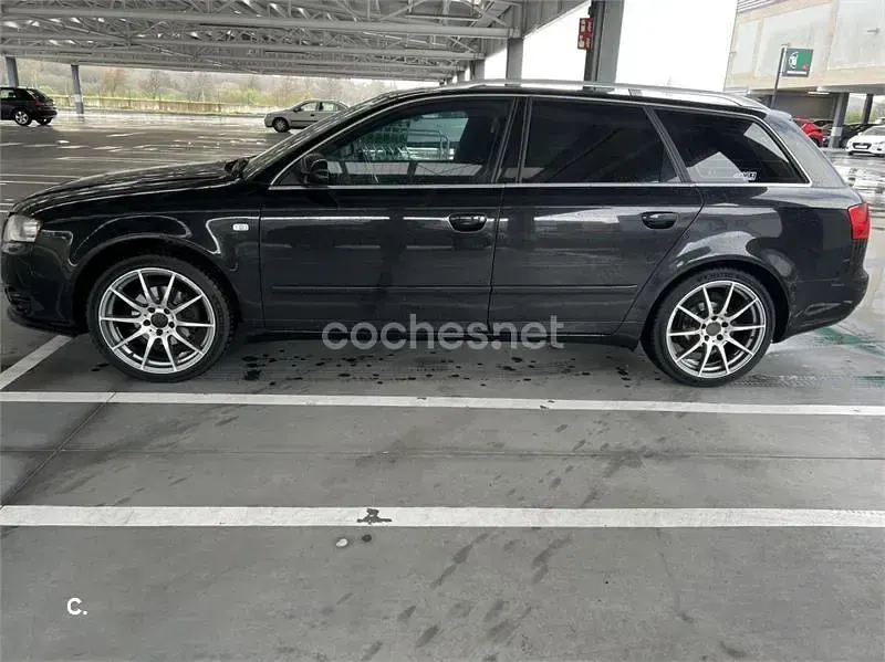 Usado Audi A4 140 CV (102 kW) 2007 Negro Familiar