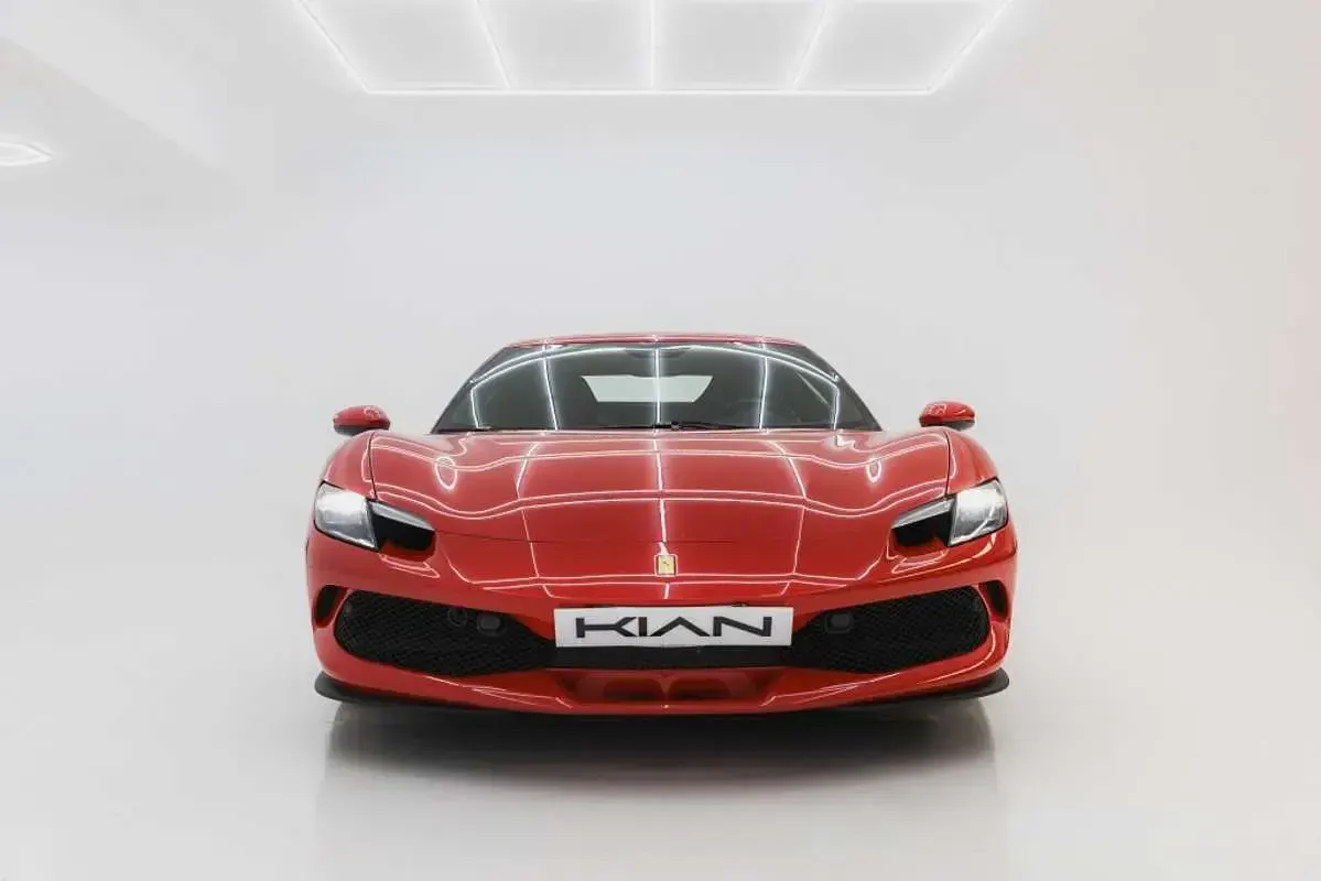 Usado Ferrari 296 831 CV (611 kW) 2023 Rojo Coupe
