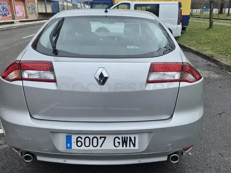 Usado Renault Laguna III GT 150 CV (110 kW) 2010 Gris / plata Berlina