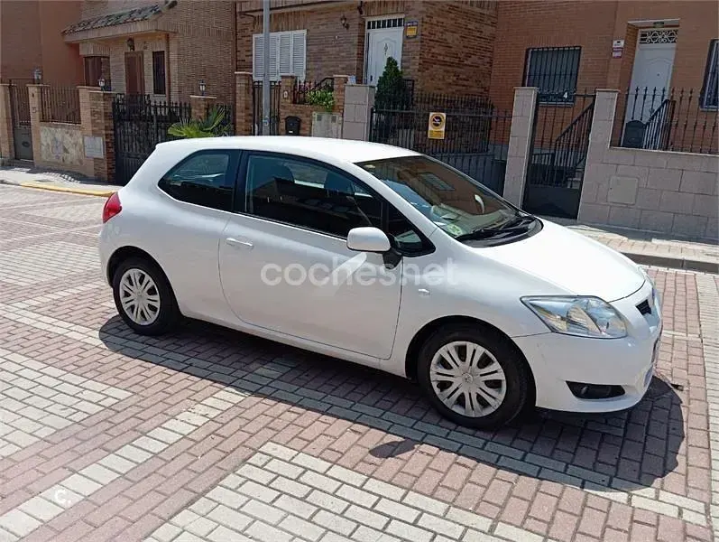 Usado Toyota Auris Luna 126 CV (92 kW) 2007 Blanco Utilitario