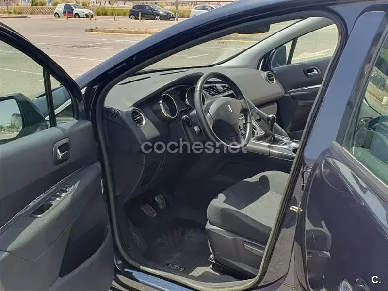 Usado Peugeot 3008 Active 120 CV (88 kW) 2012 Azul Familiar