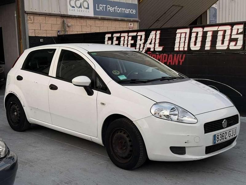 Blanco Usado 2009 Fiat Punto Feel Utilitario | 3990 € - Imagen 1/4