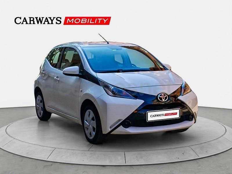 Usado Toyota Aygo X-play 69 CV (50 kW) 2016 Blanco Utilitario