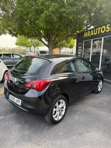 Usado Opel Corsa Selective 75 CV (55 kW) 2015 Negro Utilitario