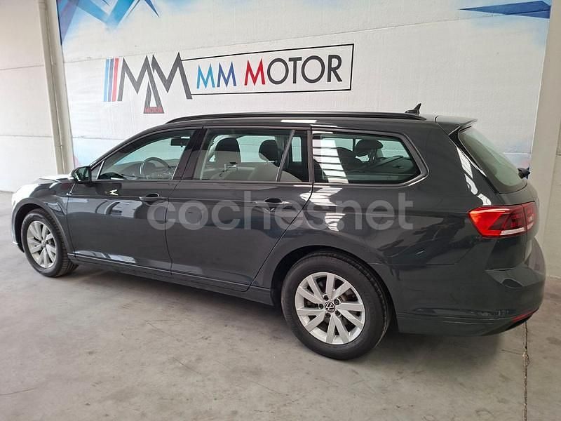Usado VW Passat 122 CV (89 kW) 2020 Gris / plata Familiar