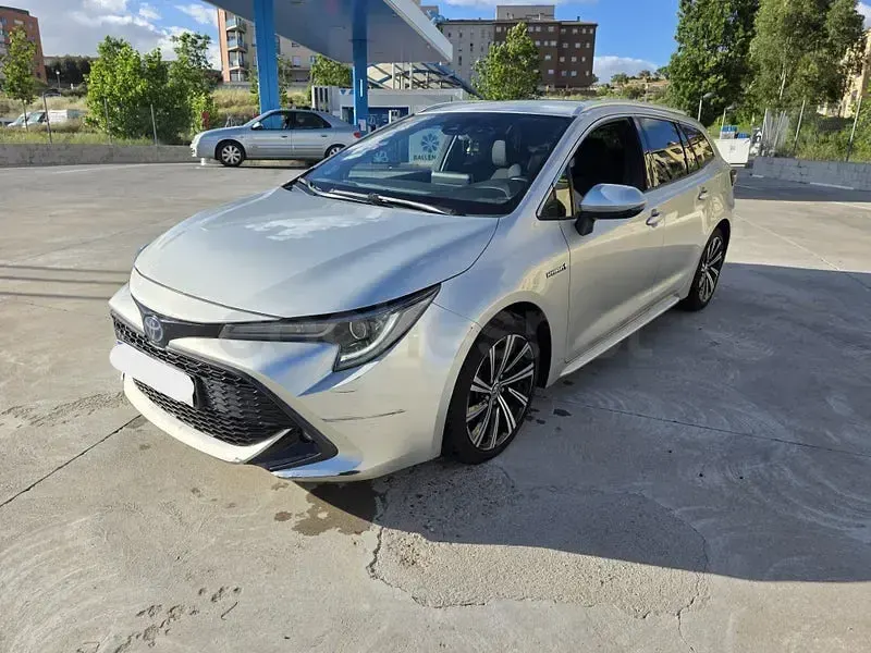 Usado Toyota Corolla Advance 180 CV (132 kW) 2021 Gris / plata Familiar