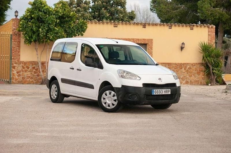 Usado Peugeot TePee Access 92 CV (67 kW) 2013 Blanco Van