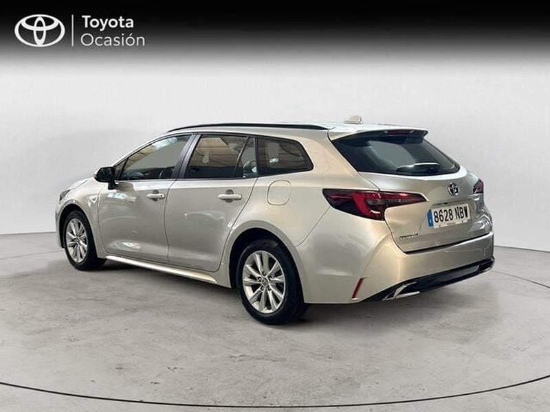 Usado Toyota Corolla Active 140 CV (102 kW) 2025 Gris Familiar
