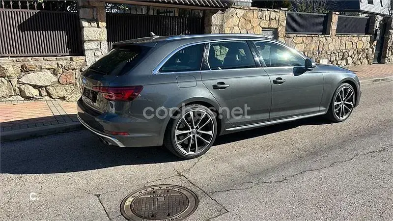 Usado Audi A4 354 CV (260 kW) 2018 Gris / plata Familiar