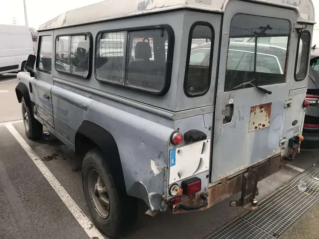 Usado Land Rover Defender 111 CV (81 kW) 1992 Azul SUV