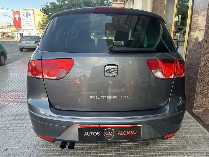 Usado Seat Altea XL Style 125 CV (91 kW) 2012 Gris / plata Monovolumen