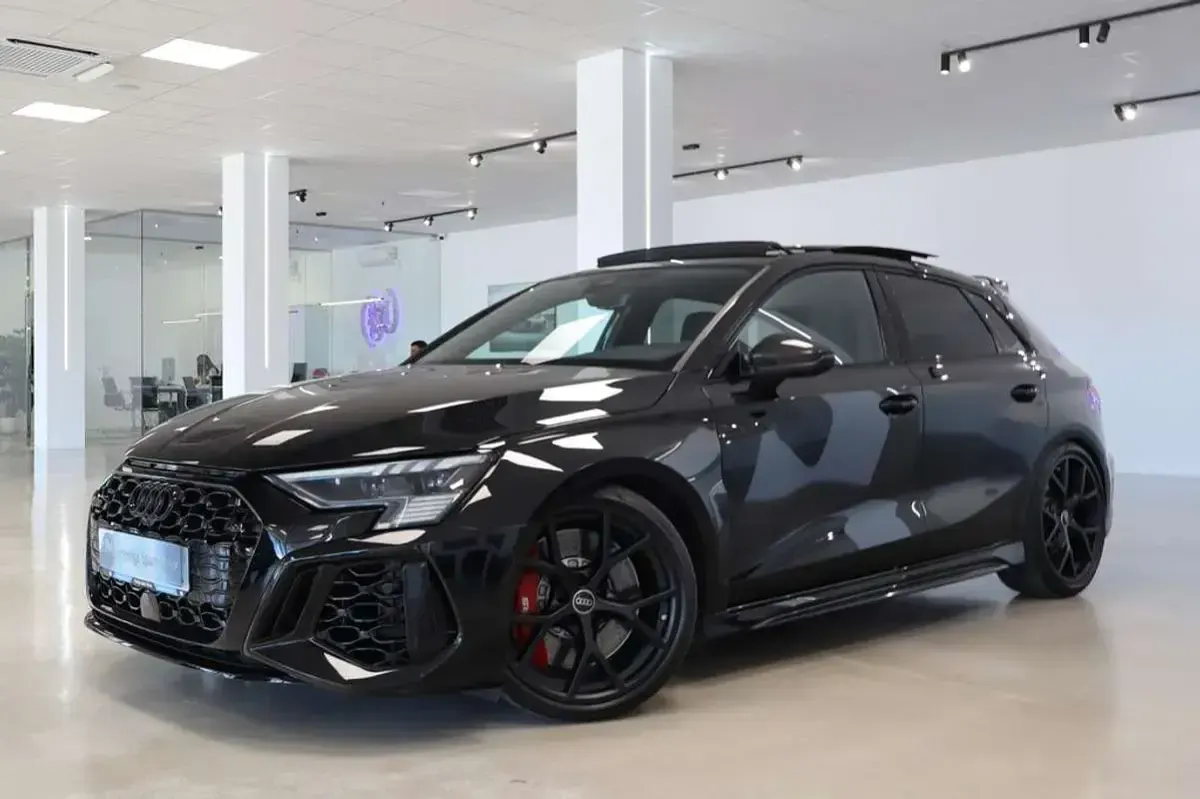 Usado Audi RS3 Sportback Design 400 CV (294 kW) 2023 Negro Utilitario