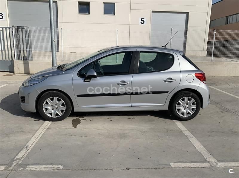 Gris / plata Usado 2010 Peugeot 207 Berlina | 6100 € (Precio justo) - Imagen 1/4