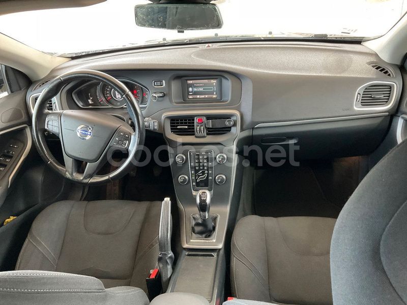 Usado Volvo V40 Kinetic 115 CV (84 kW) 2015 Negro Familiar
