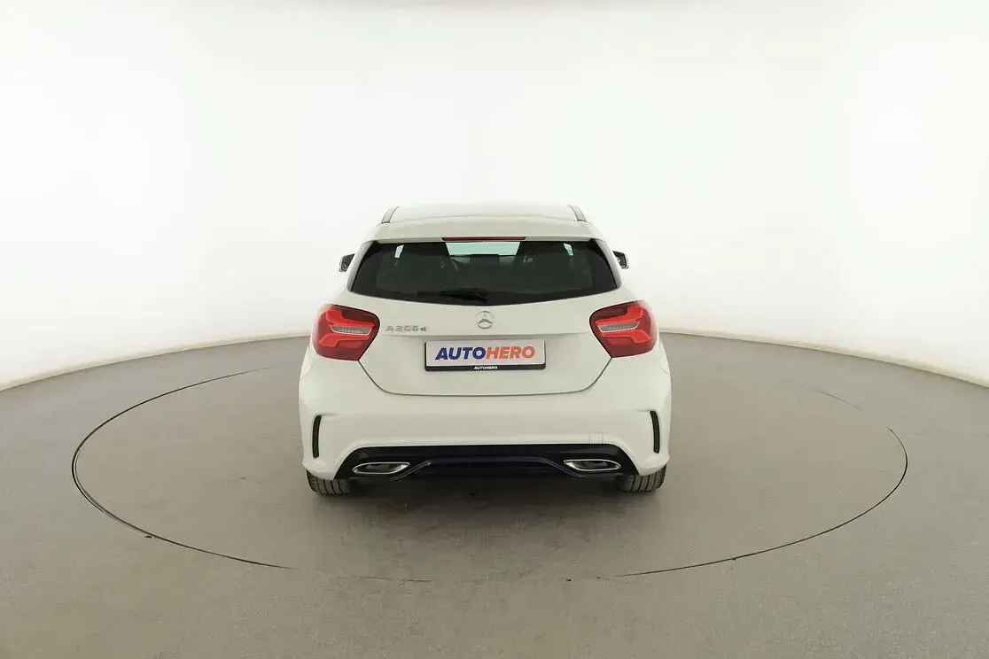 Usado Mercedes A200 AMG 135 CV (99 kW) 2017 Blanco Berlina