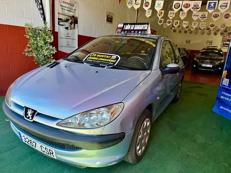 Usado Peugeot 206 70 CV (51 kW) 2003 Azul Berlina