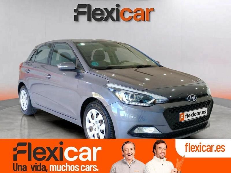 Gris Usado 2015 Hyundai i20 Berlina | 9970 € (Un poco caro) - Imagen 1/4
