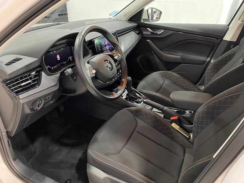 Usado Skoda Kamiq Ambition 110 CV (80 kW) 2021 Blanco SUV