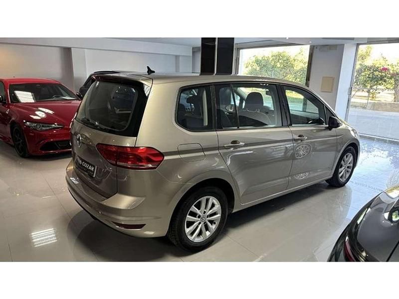 Usado VW Touran Edition 116 CV (85 kW) 2017 Beige Monovolumen