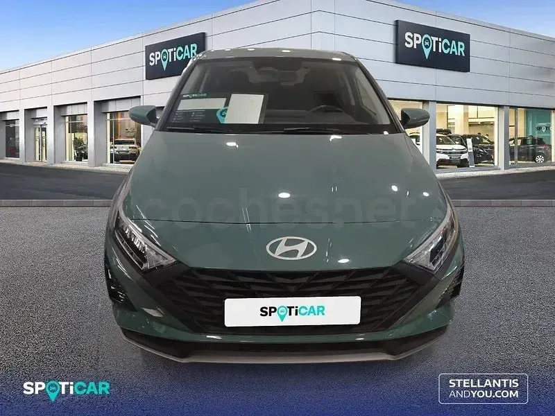 Usado Hyundai i20 79 CV (58 kW) 2024 Gris / plata Utilitario