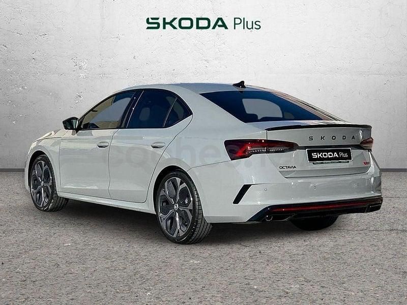 Nuevo Skoda Octavia RS 265 CV (194 kW) 2025 Gris / plata Berlina