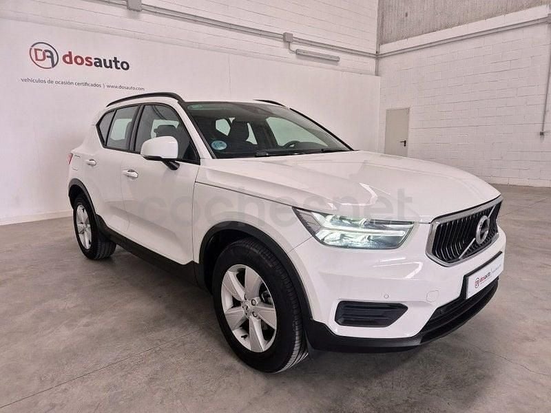 Begagnad Volvo XC40 Core 129 HK (94 kW) 2022 Vit SUV