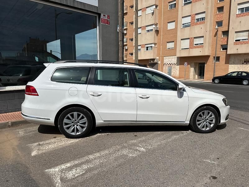 Usado VW Passat 105 CV (77 kW) 2012 Blanco Familiar