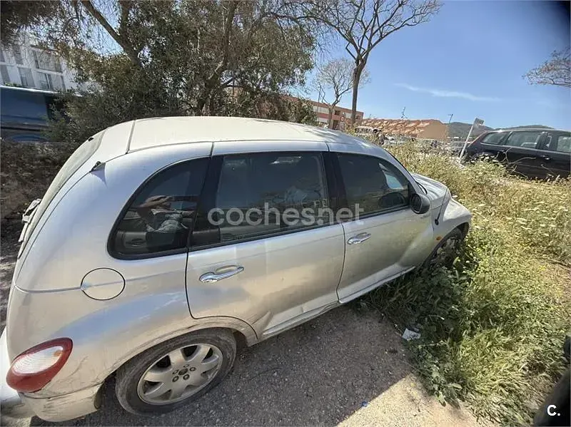 Usado Chrysler PT Cruiser Clasic 115 CV (84 kW) 2004 Gris / plata Monovolumen