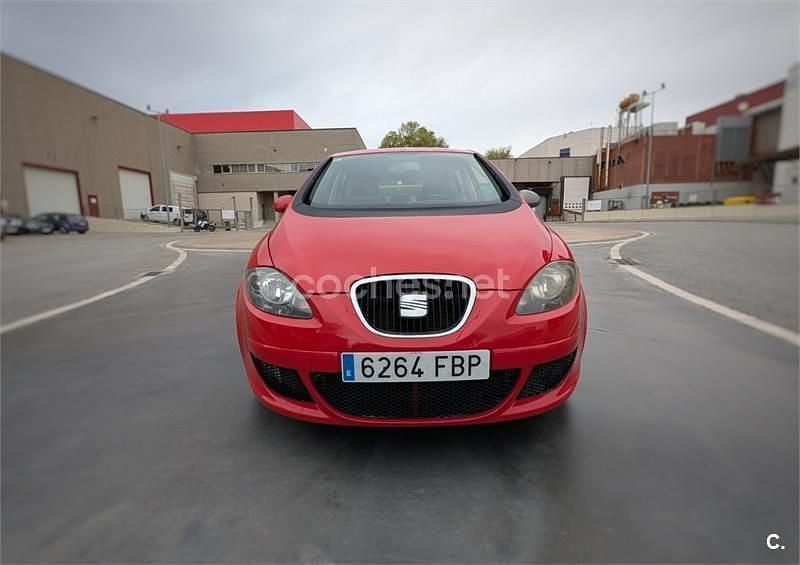 Usado Seat Altea Stylance 105 CV (77 kW) 2007 Rojo Monovolumen