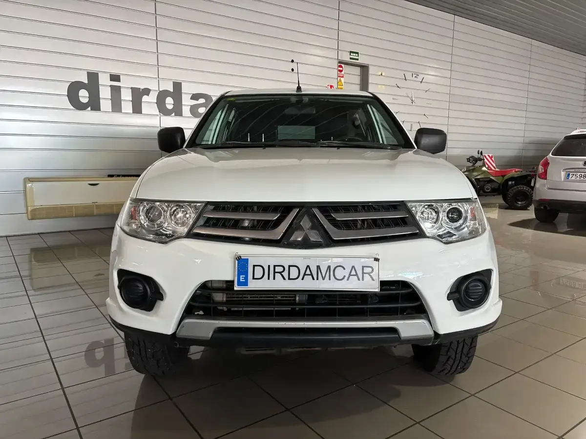 Usado Mitsubishi L200 136 CV (100 kW) 2015 Blanco Pickup/Camioneta