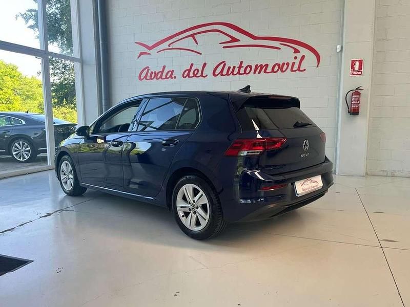 Usado VW Golf VIII Life 131 CV (96 kW) 2021 Azul Berlina