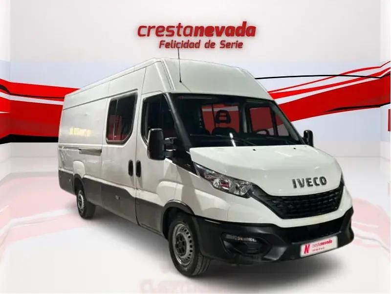 Usado Iveco Daily 136 CV (100 kW) 2021 Blanco Berlina