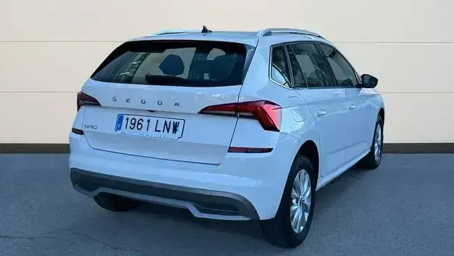 Usado Skoda Kamiq Ambition 110 CV (80 kW) 2021 Blanco SUV