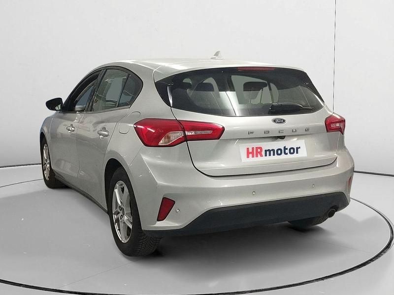 Usado Ford Focus Trend 100 CV (73 kW) 2021 Gris Berlina