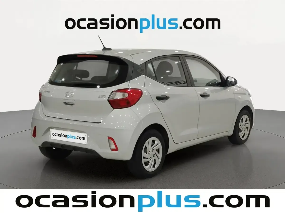 Usado Hyundai i10 67 CV (49 kW) 2022 Gris Utilitario