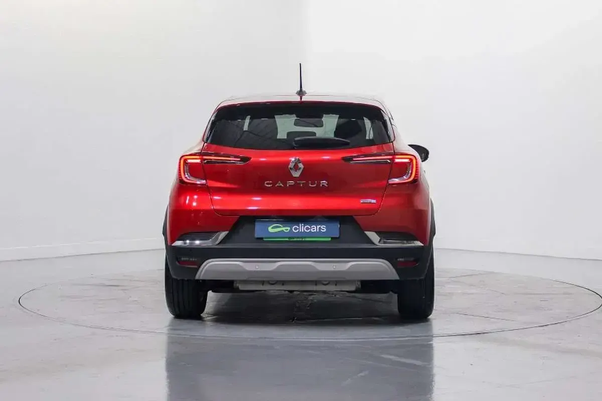 Usado Renault Captur Zen 159 HP (116 kW) 2022 Vermelho SUV