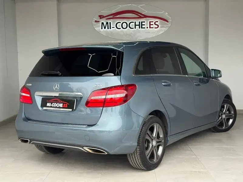 Usado Mercedes B180 109 CV (80 kW) 2015 Azul Monovolumen